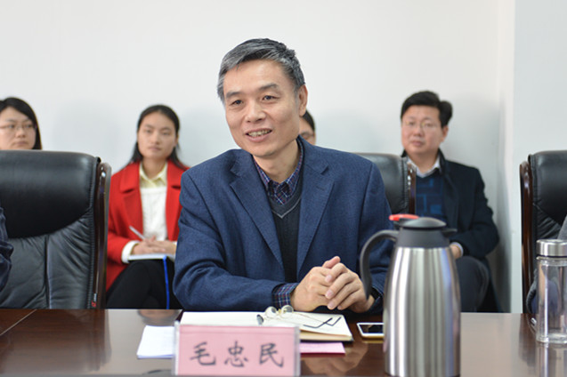 毛忠民副局长主持会议.jpg