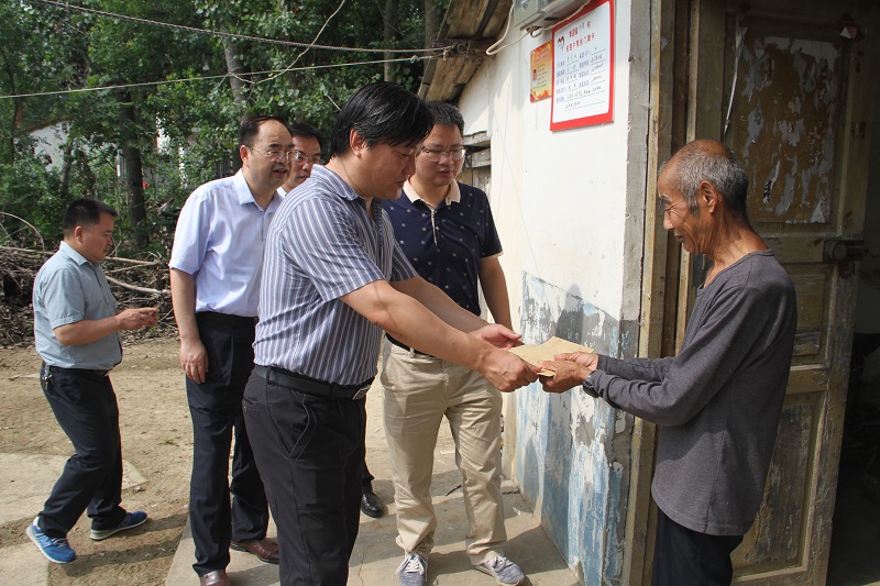 资助助学金.JPG