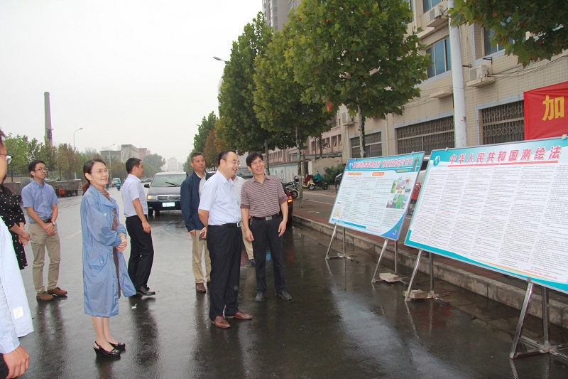 河南省测绘地理信息局领导检查指导.JPG