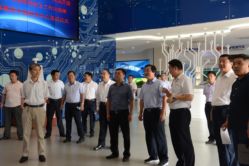 参观中兴新业港.JPG