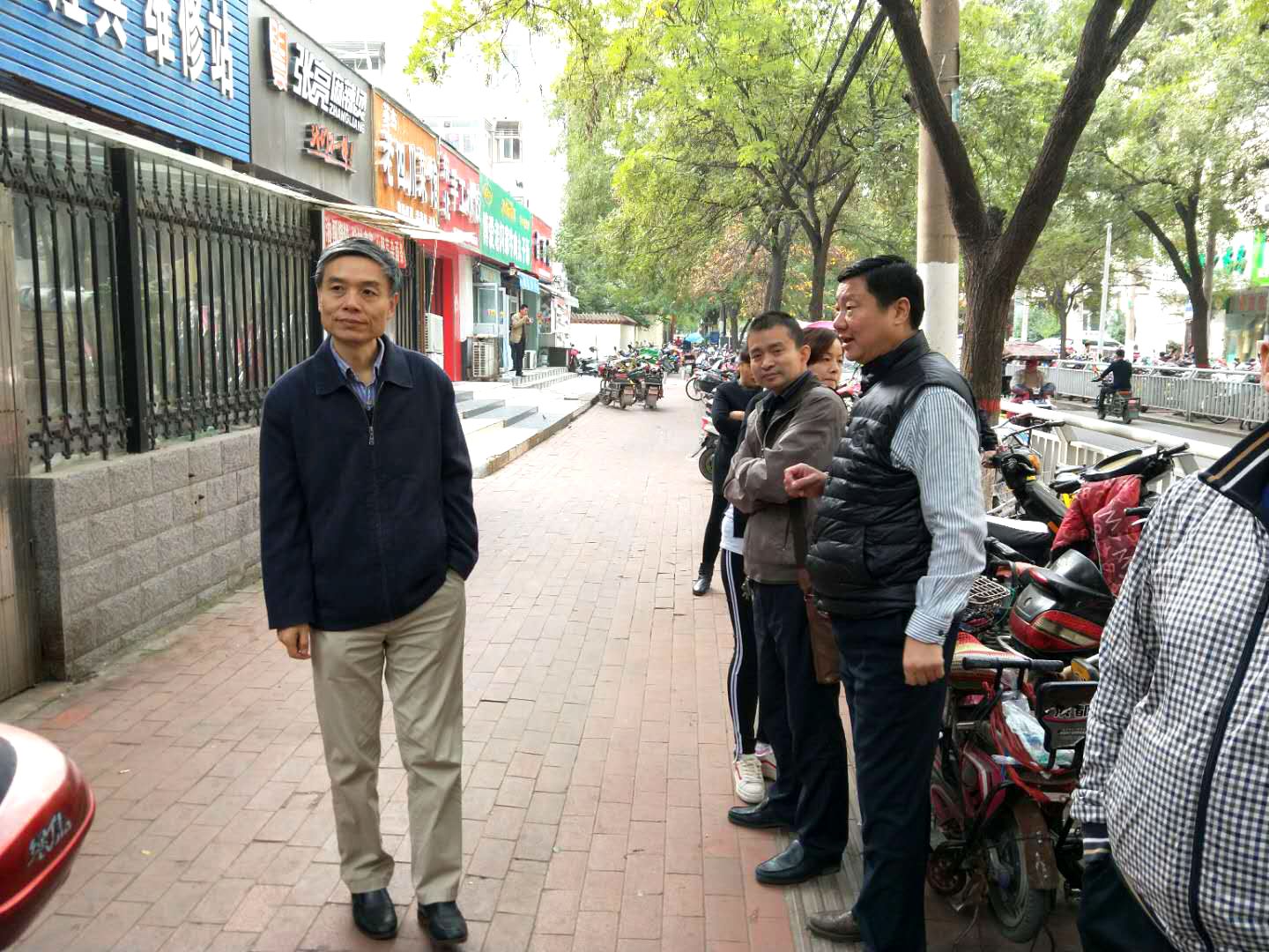 毛忠民副局长调研局家属院安全防范工作.jpg