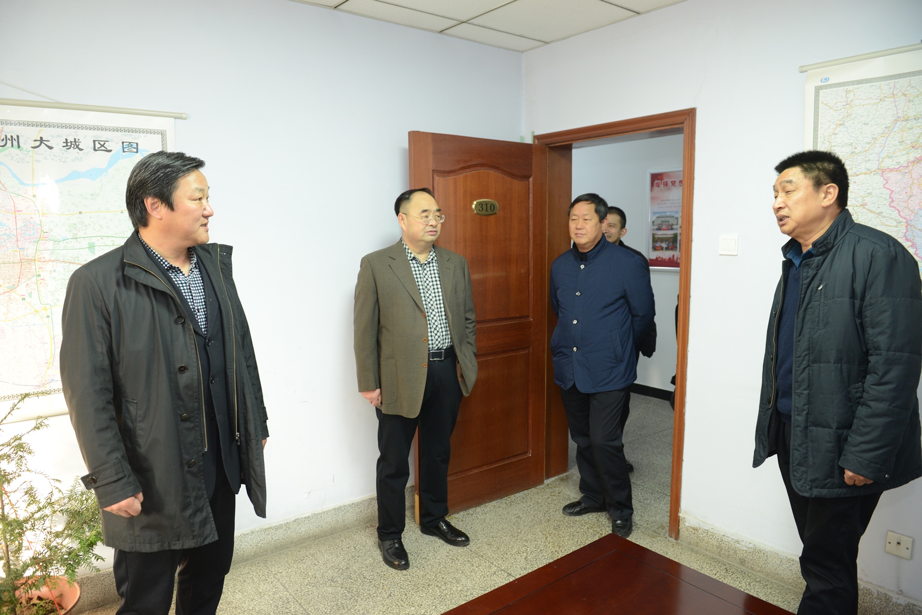 局党委一行看望慰问省地图院干部职工.JPG
