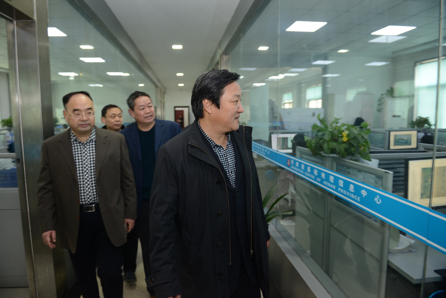 局党委一行堪为慰问省基础地理信息中心作业室干部职工.JPG