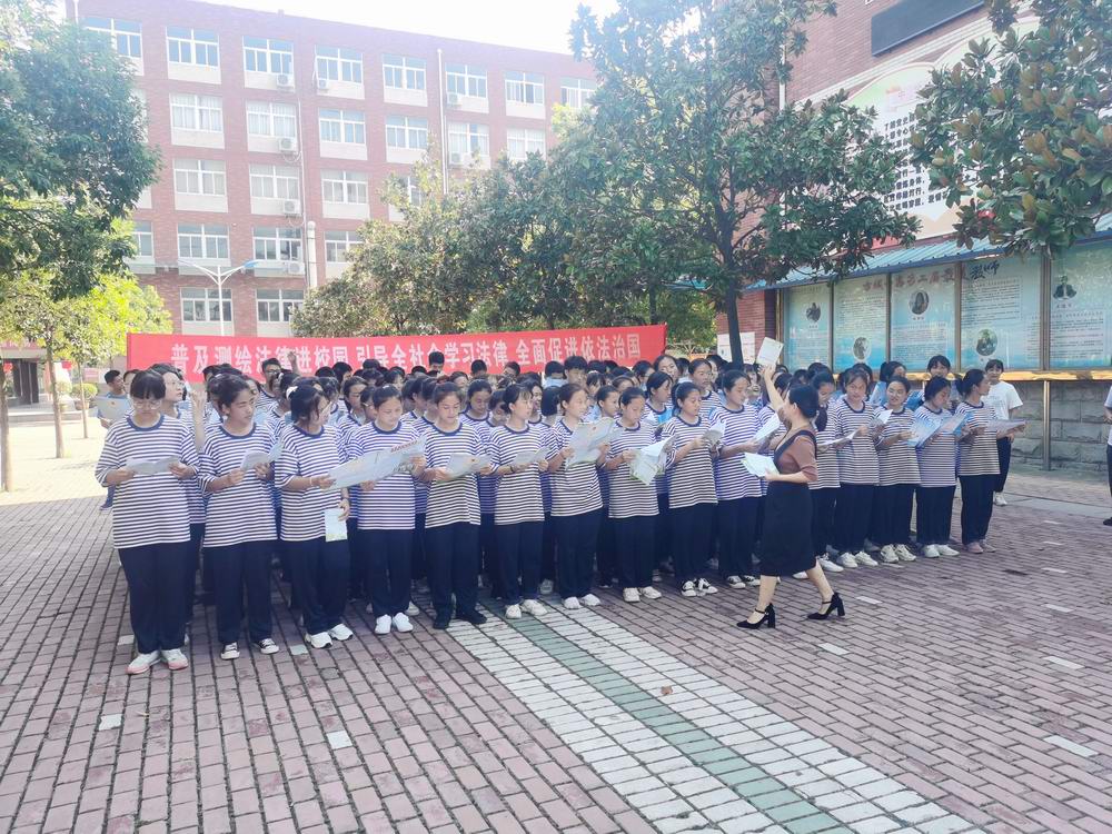 送法进校园.jpg