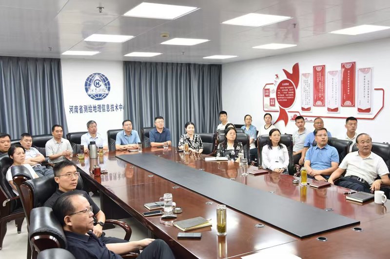河南省测绘地理信息技术中心组织收看纪念中国人民抗日战争暨世界反法西斯战争胜利80周年大会